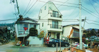 震災時の灘区にあったKES構法住宅写真