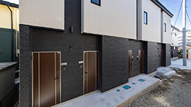 写真：アパートの外観、Vis-S_apの外観